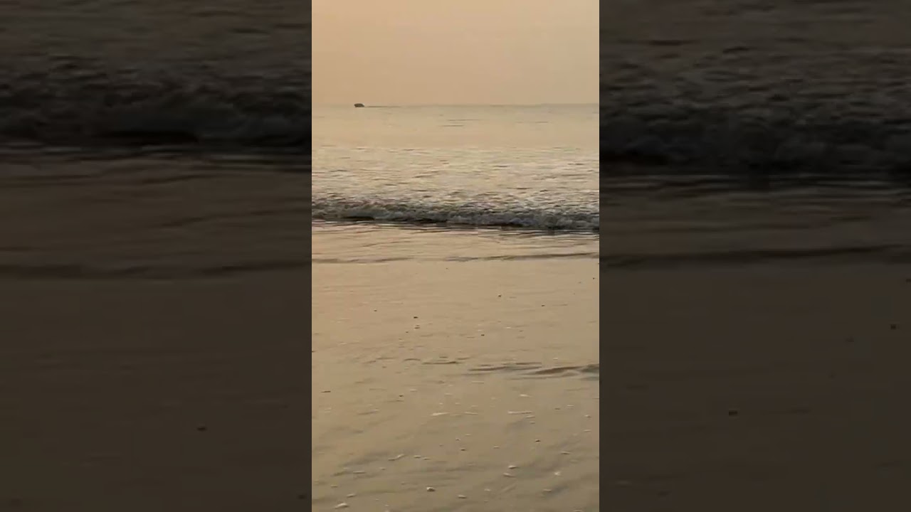 Kuch notice kiya 😱 #shorts #beach #crazcouplevlogs #trending