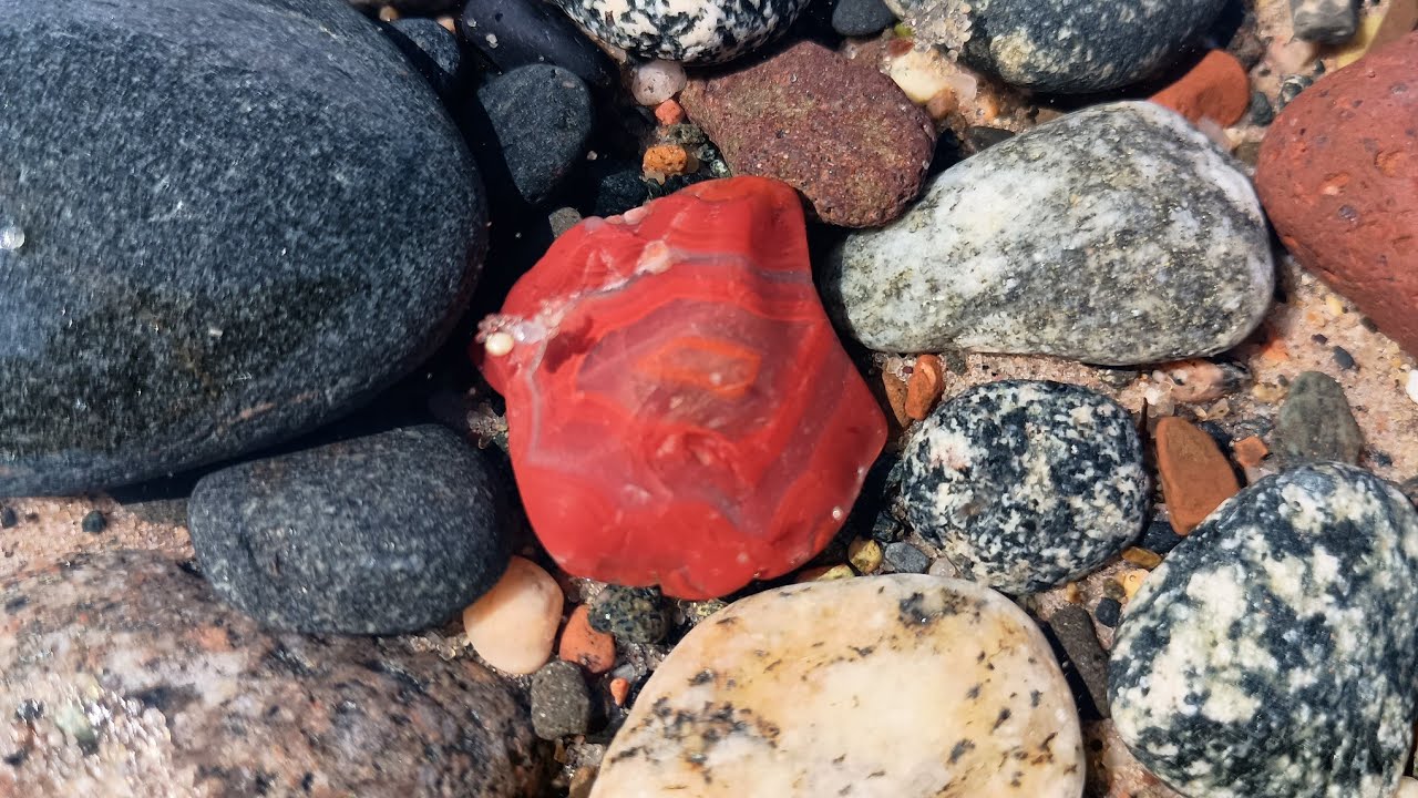 Upper Peninsula Beautiful meets Michigan Rocks...  Join us as we search the beach for Agates! 😁