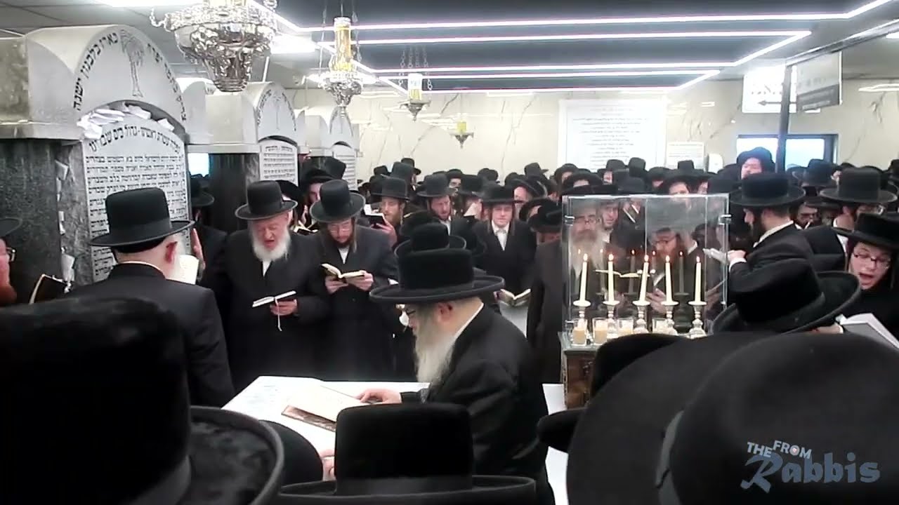 האדמו''ר מ'סאטמאר ביים עליה לציון פון הרה''ק מ'סאטמאר זי''ע ביומא דהילולא