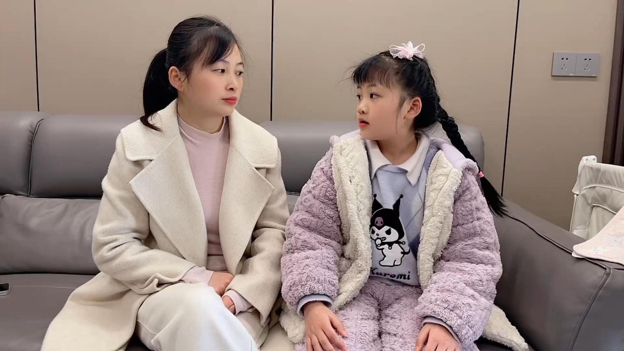 妈妈和闺女玩脑筋急转弯，闺女故意套路妈妈，结局太搞笑了