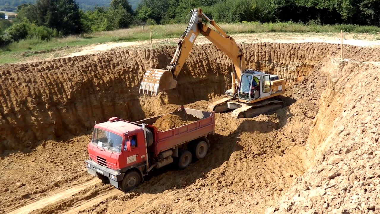 Liebherr 934 load Tatra 815 truck