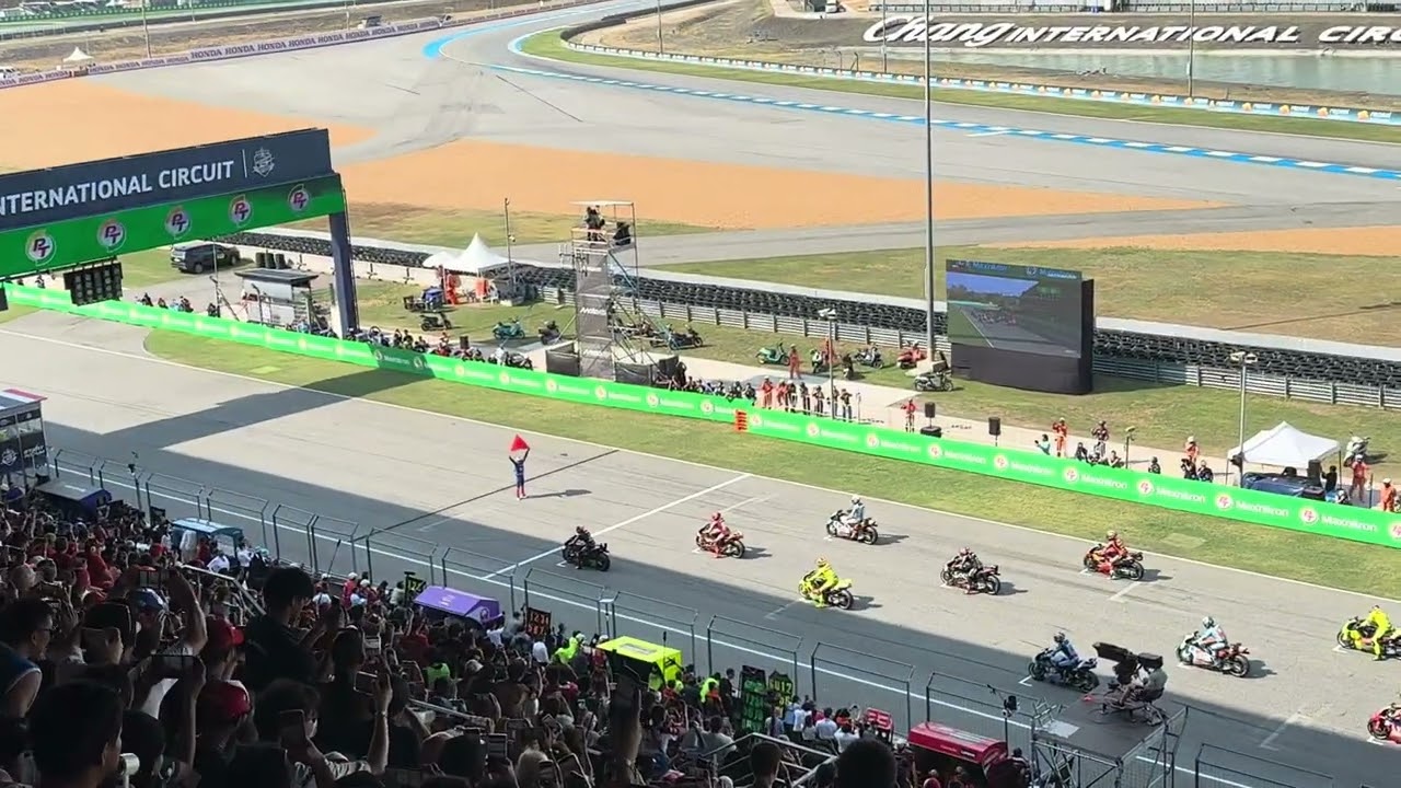 Warm Up Lap 🔜 Sprint Race 🚥 #ThaiGP 🇹🇭
