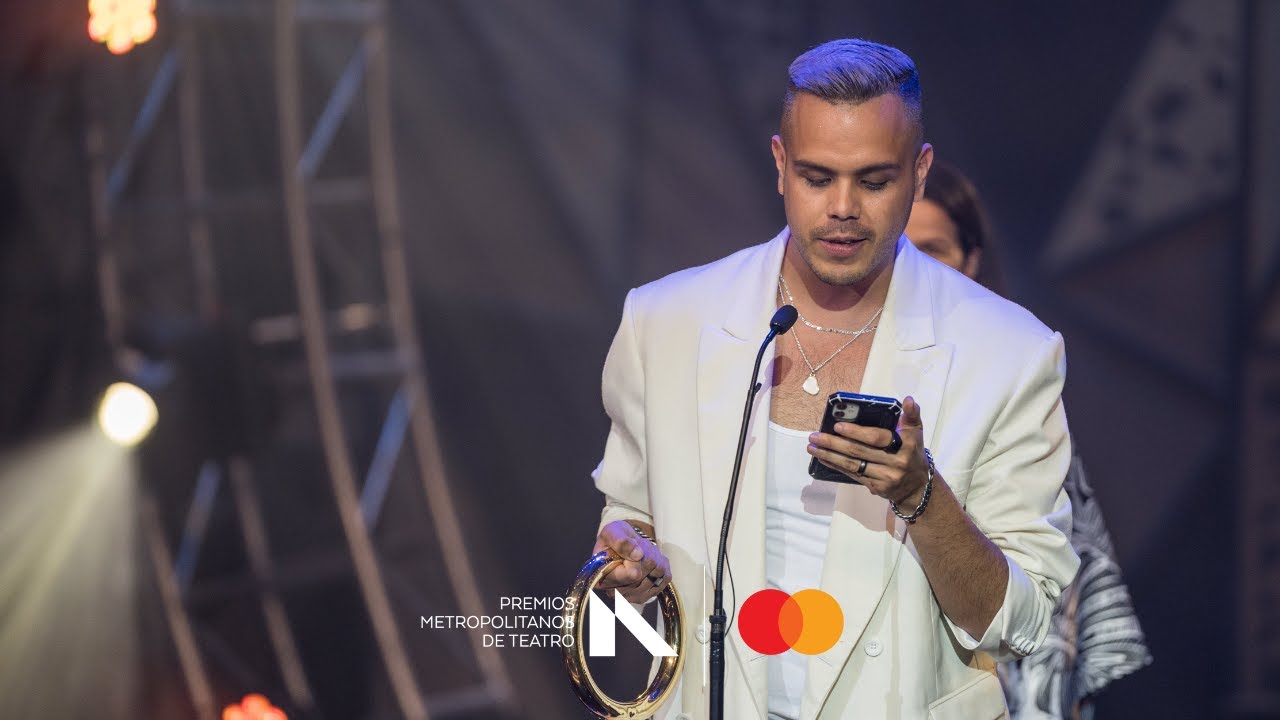 Alejandro Morales gana Mejor actuaci&oacute;n masculina de reparto en una obra | Los Metro GNP 2022