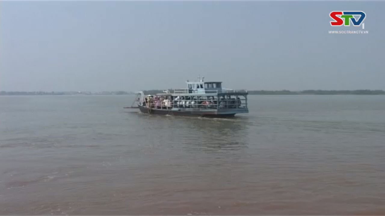 Bến phà trên đất Cù Lao
