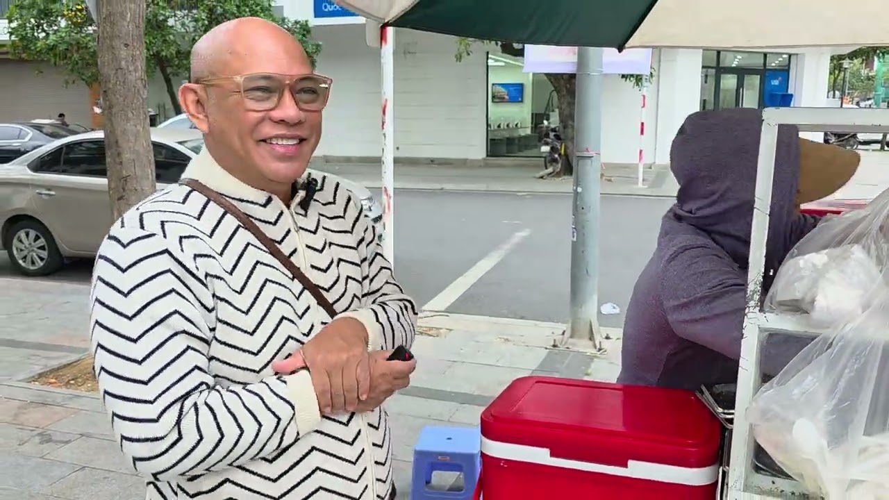 FOOD TOUR NHA TRANG| Bánh mì BỐC giận vì ông chú bỏ đi ăn xôi cá cơm kho Cô Tí !