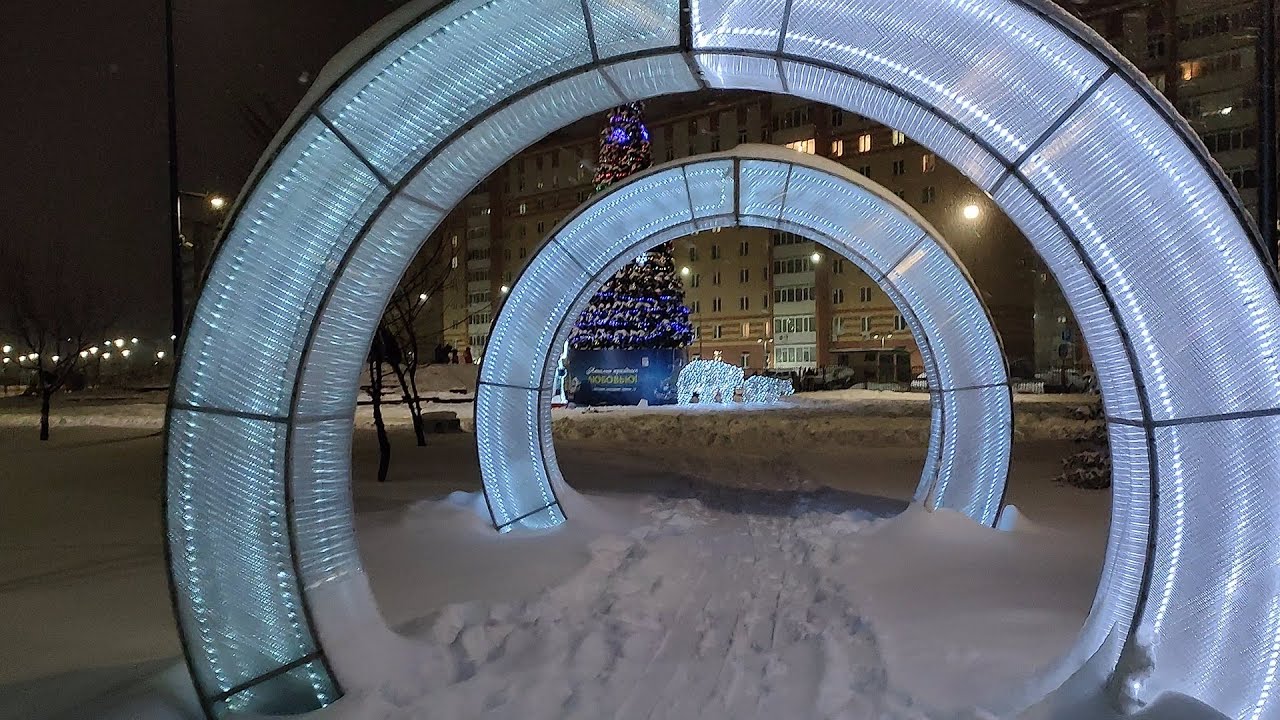 A walk around Tyumen. Russia. Snowfall. 4K