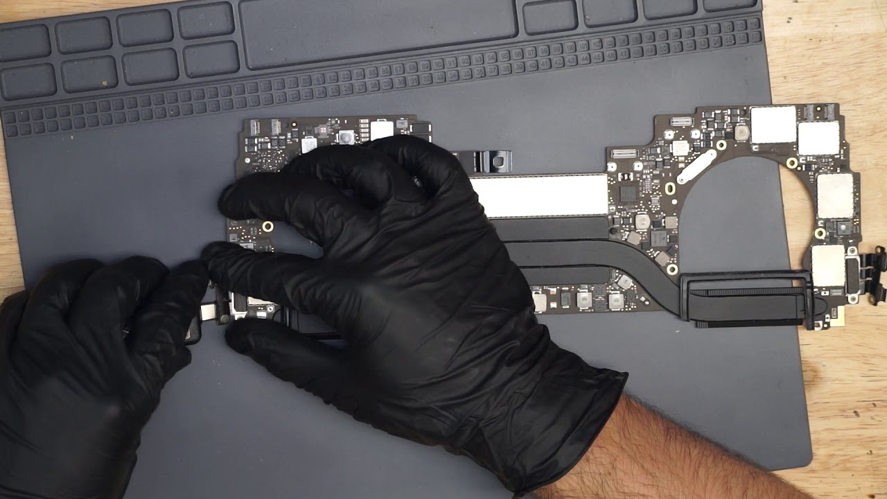 A1706 Macbook Pro not charging, dead. Paul mad.