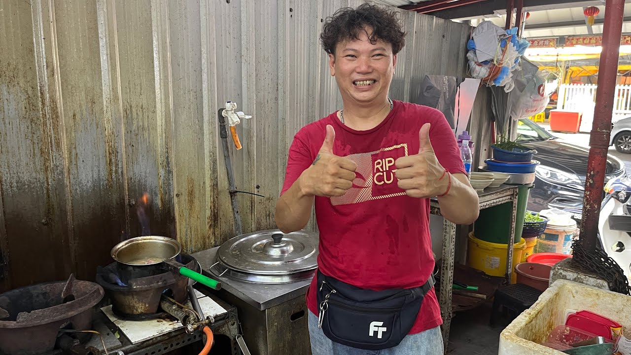 This Pork Noodle Soup Surprised Me! 😲 | SS2 Wai Sek Kai@eatwalksleep 