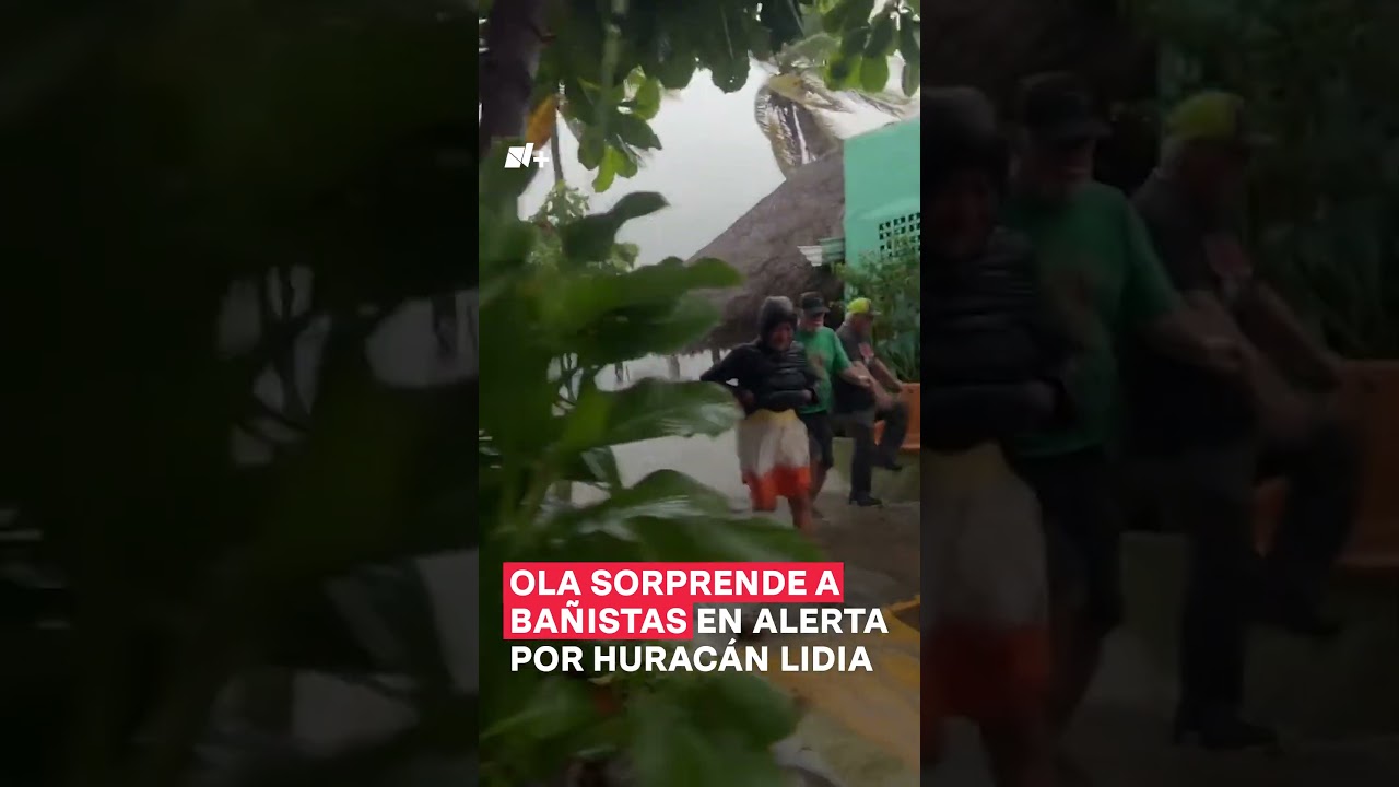Ola sorprende a ba&ntilde;istas en alerta por hurac&aacute;n Lidia - N+ #huracanes #mexico