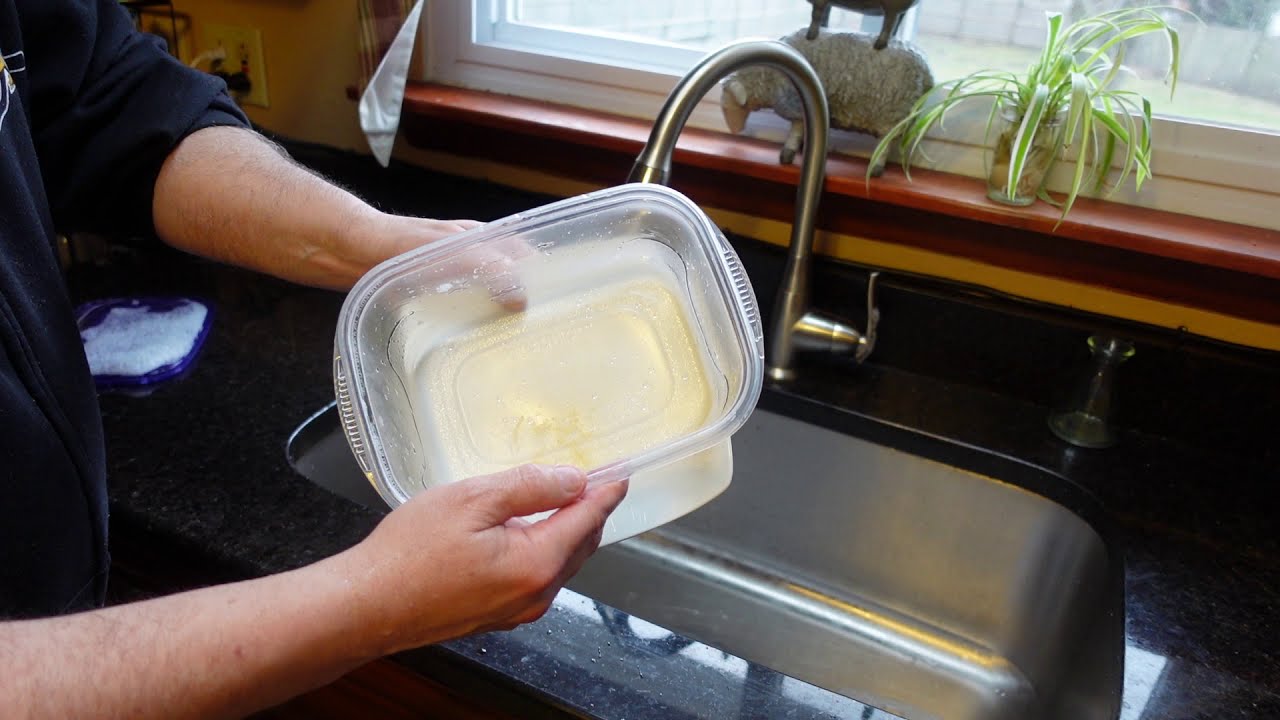 Getting those sauce stains out of your plastic containers