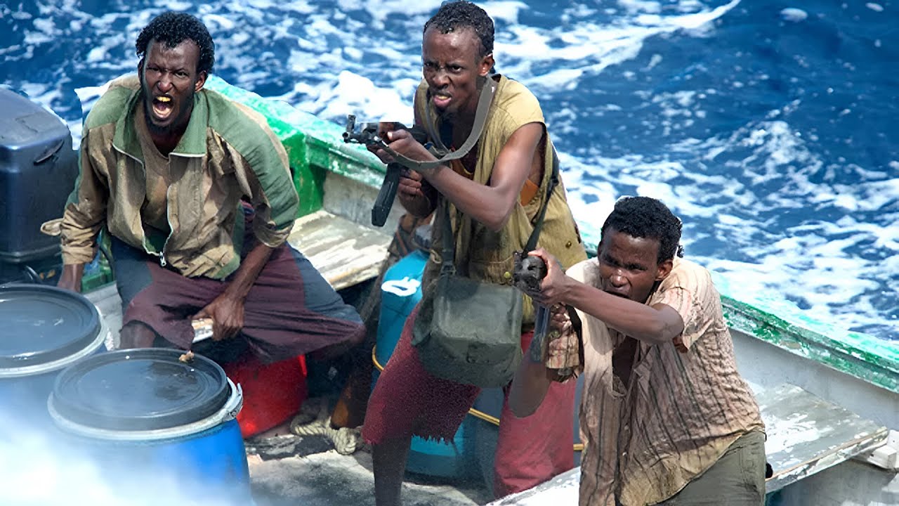 Ek Ship Par Pirates Ne Bina Warning Hamla Kar Diya Somali Pirates Attack Story in Hindi/Urdu