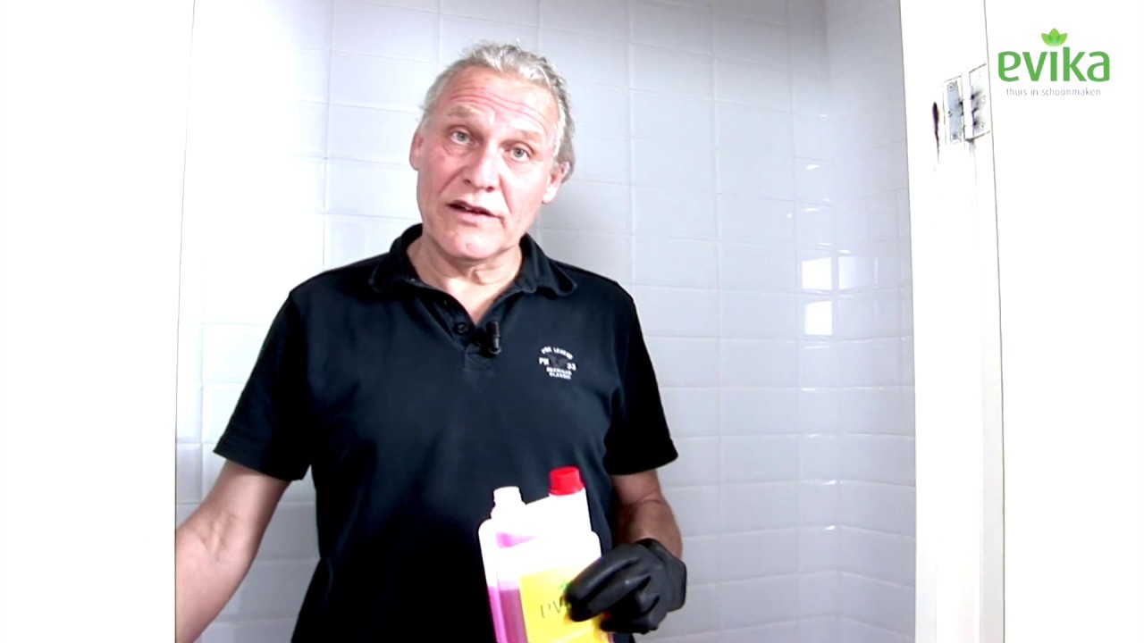 Ontkalken en schoonmaken toilet