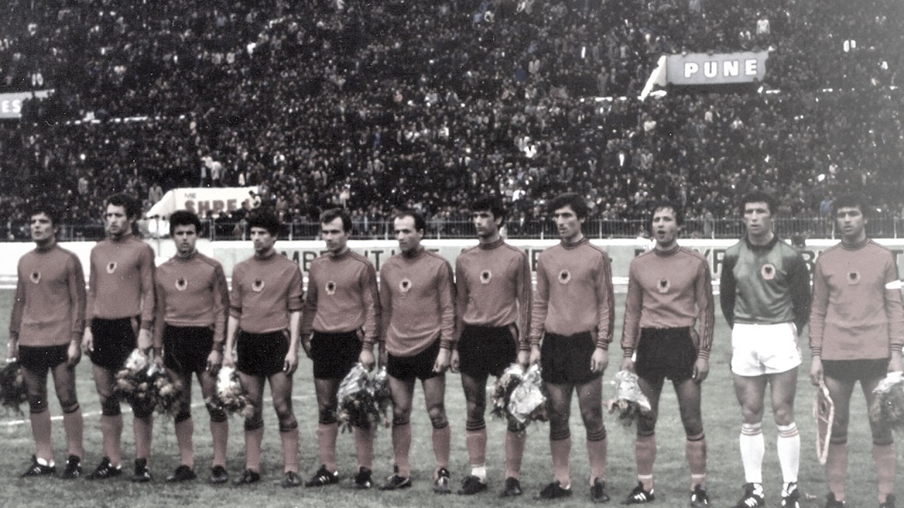 Biografia '' e largoi'' nga kombëtarja legjendën e futbollit shqiptar Dash Bajaziti