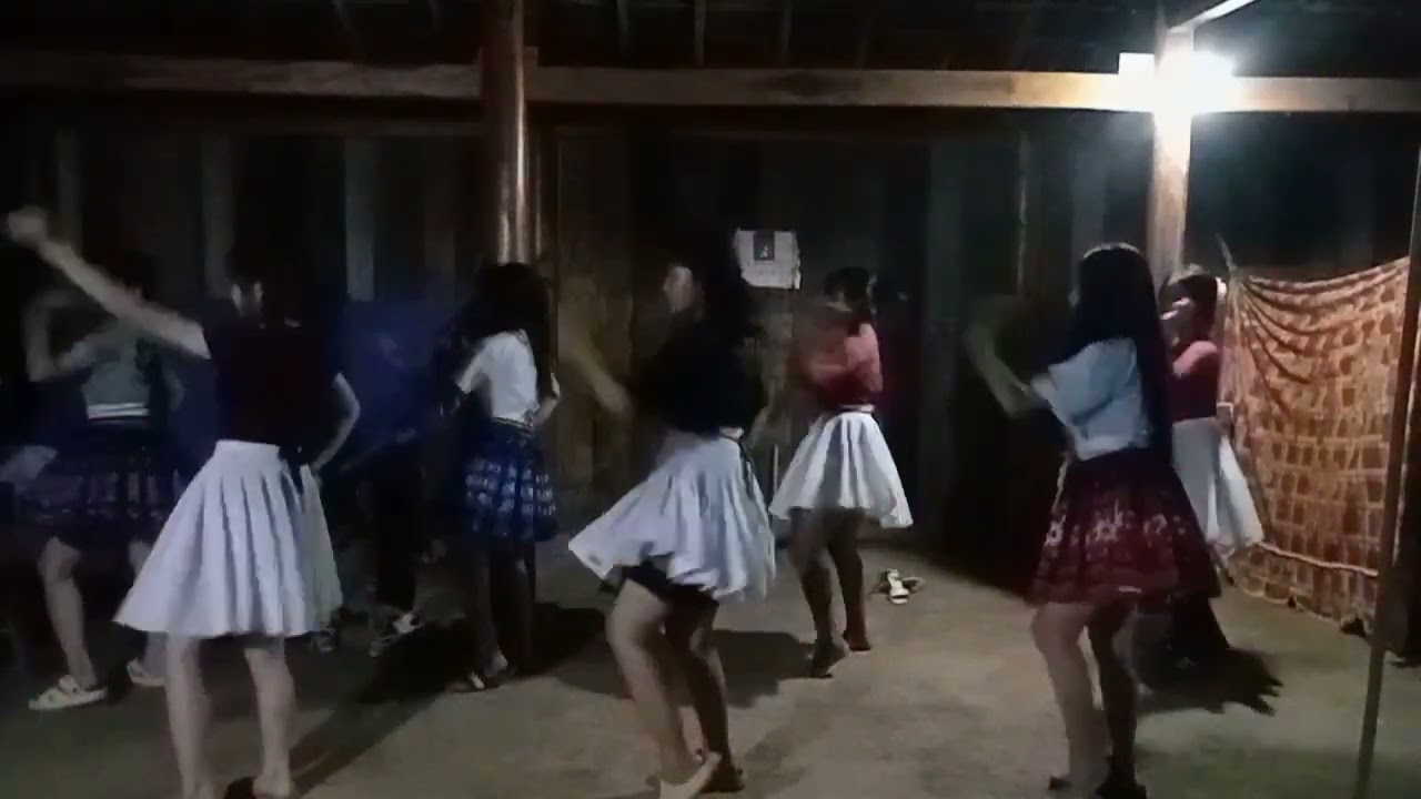 Ua neeg loj tsis lom zem - ( Hav qhuav Dance)