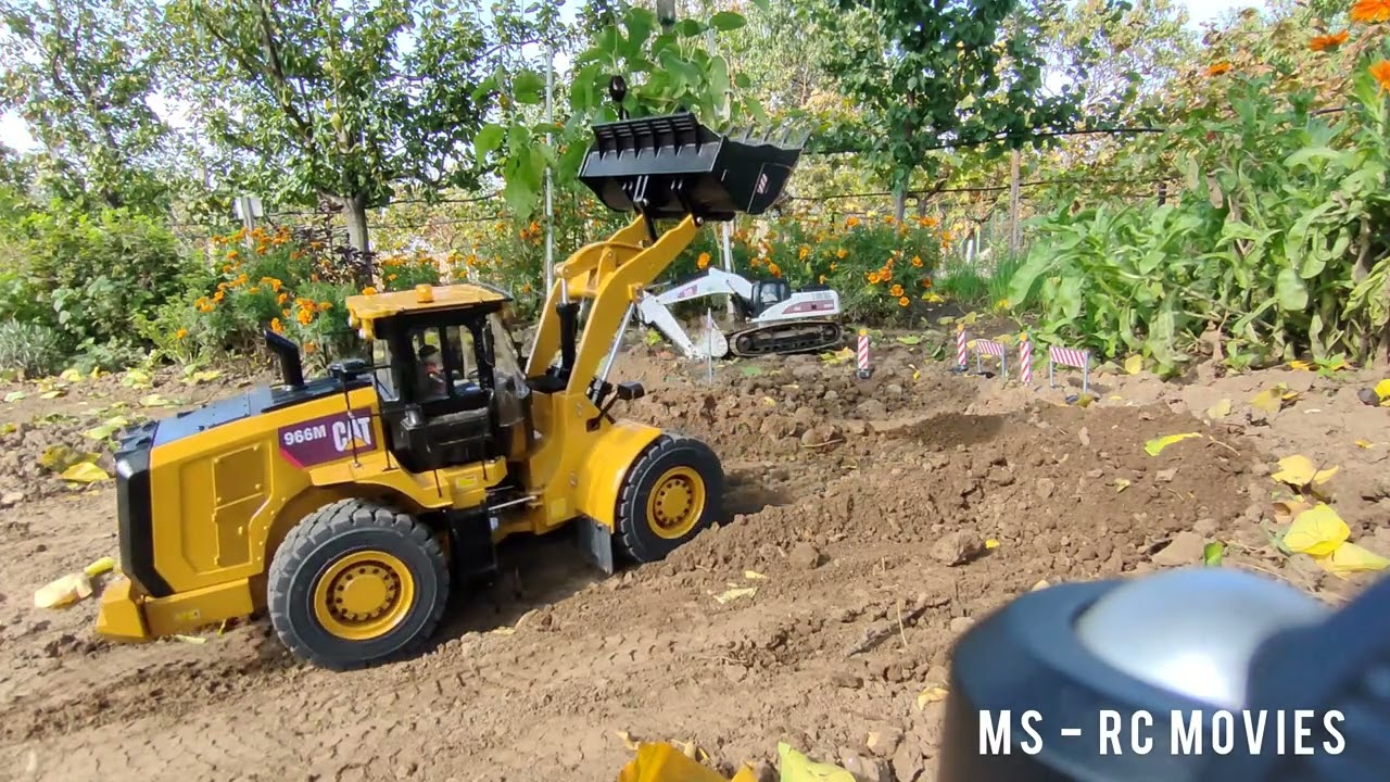 Autumn digging with my RC CAT 966M (FM 586V2) 1:16 / 4K Video