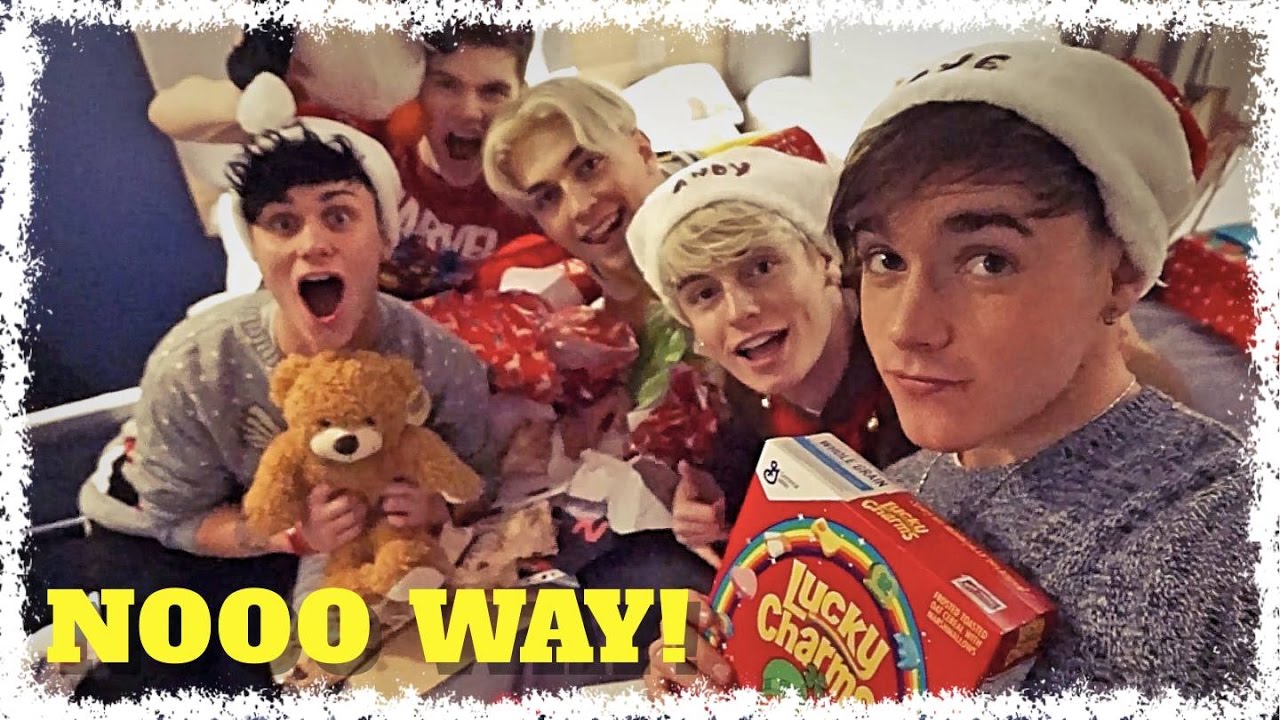 OPENING FAN MAIL - VLOGMAS