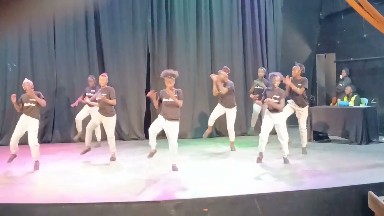 Moyote girls on stage. Was lit 🔥 👌 