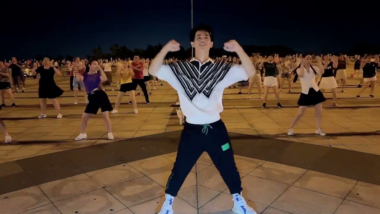 dj广场舞《不变的音乐》音乐一响，都是全场最靓的仔
