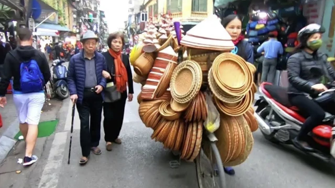Exploring the Fascinating Streets of Hanoi, Vietnam