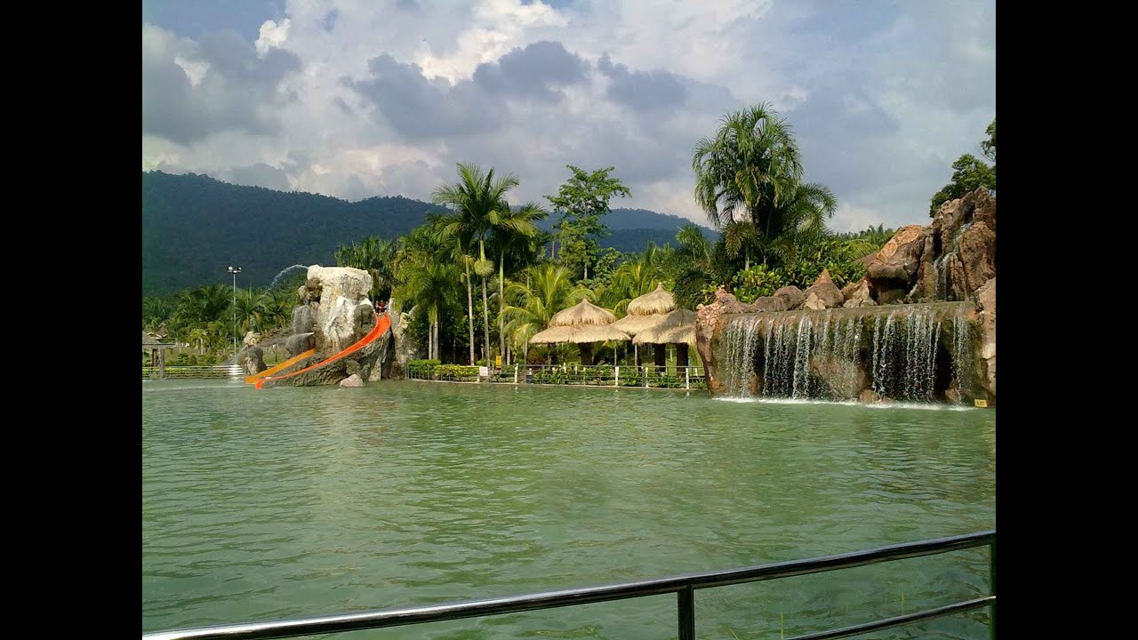 Sungkai hot spring in Ipoh with my mom and maternal relatives (30.05.2010)