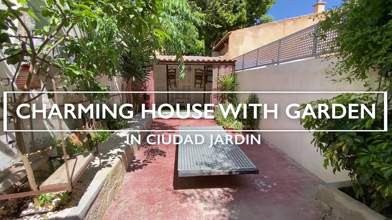 Charming house with garden and terrace in Ciudad Jardín for sale