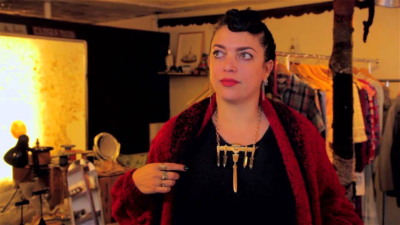 How to Keep Dangle Earrings From Pulling on Ears : Jewelry Confidential