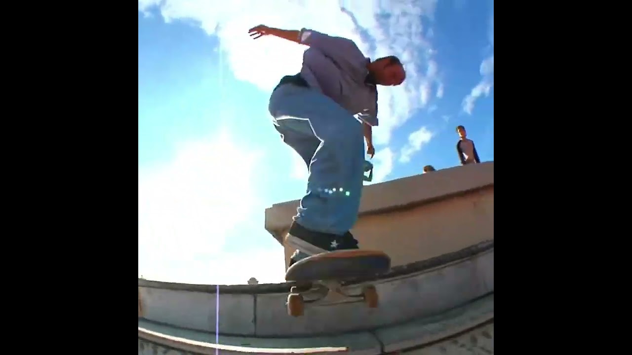 Turn right @raveskateboards #french #skateboarding #skateclips #sk8 #skatelife #streetskating