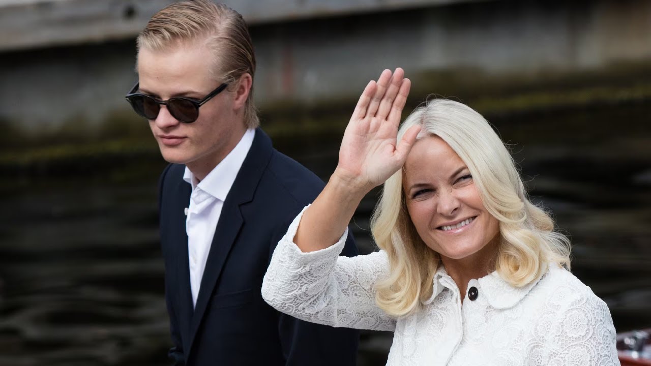 Mette-Marit afronta preguntas públicas tras aparecer en archivos revelados