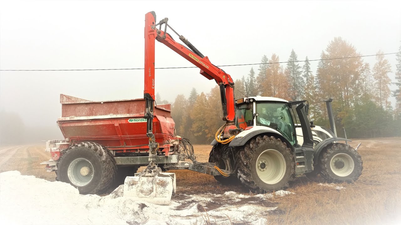 VALTRA T144 Active levittää kalkkia, osa 1/2.