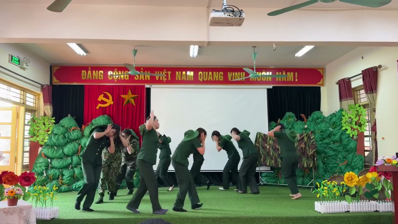 Tiết mục c&ocirc; g&aacute;i mở đường của gi&aacute;o vi&ecirc;n trường MN Tam Đa-khu Phấn Động 😍