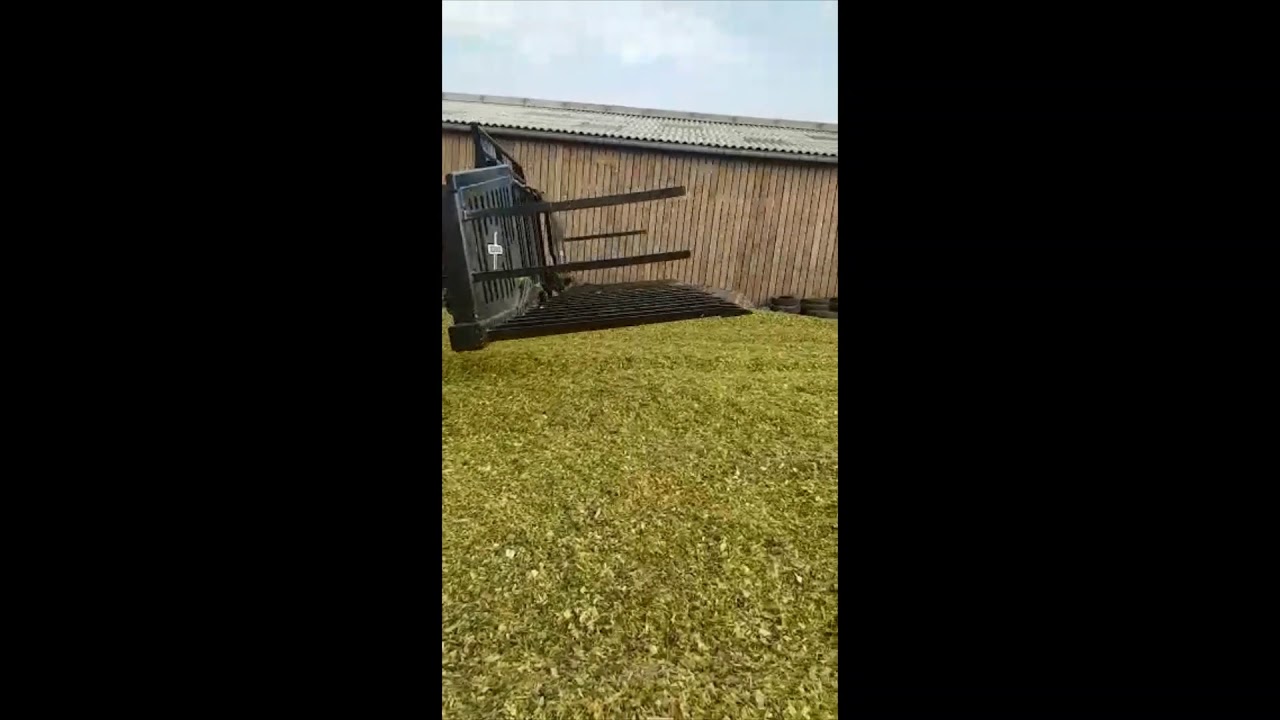 Fourche ensilage repliable 4.80m REDROCK. Distribution CCES FRANCE (50)