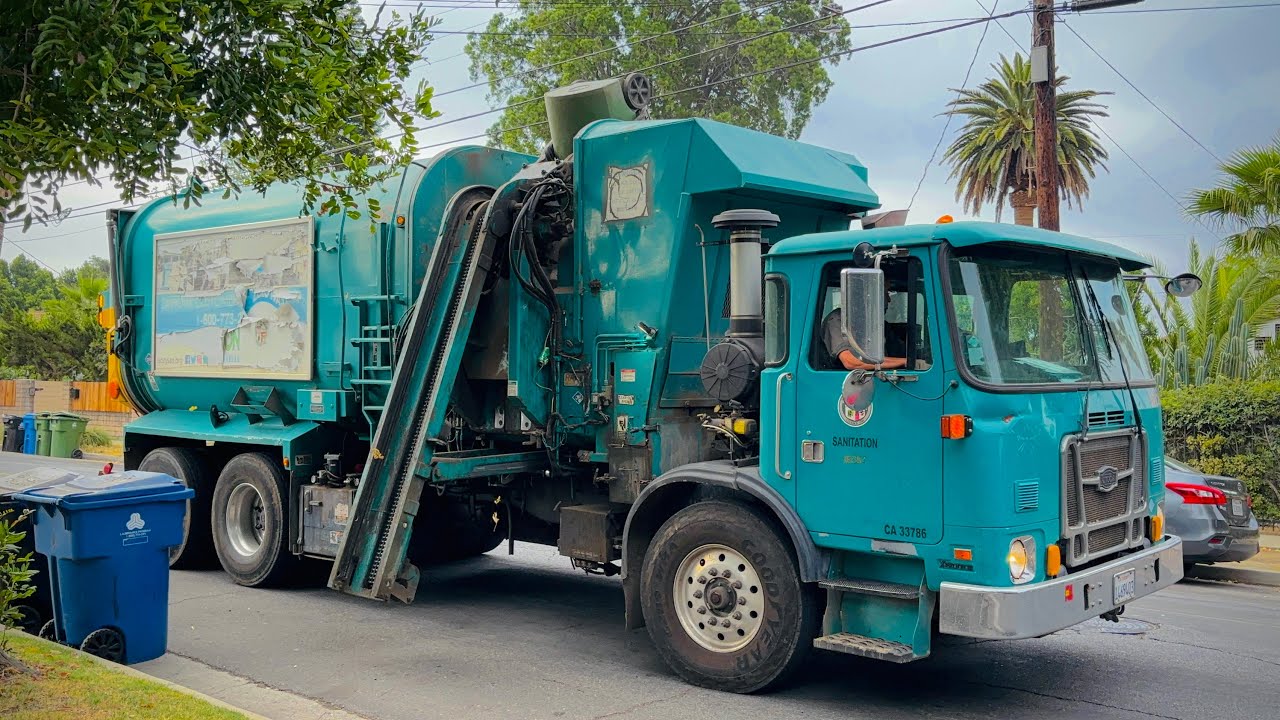 L.A. Sanitation Autocar ASL Garbage Truck #36254