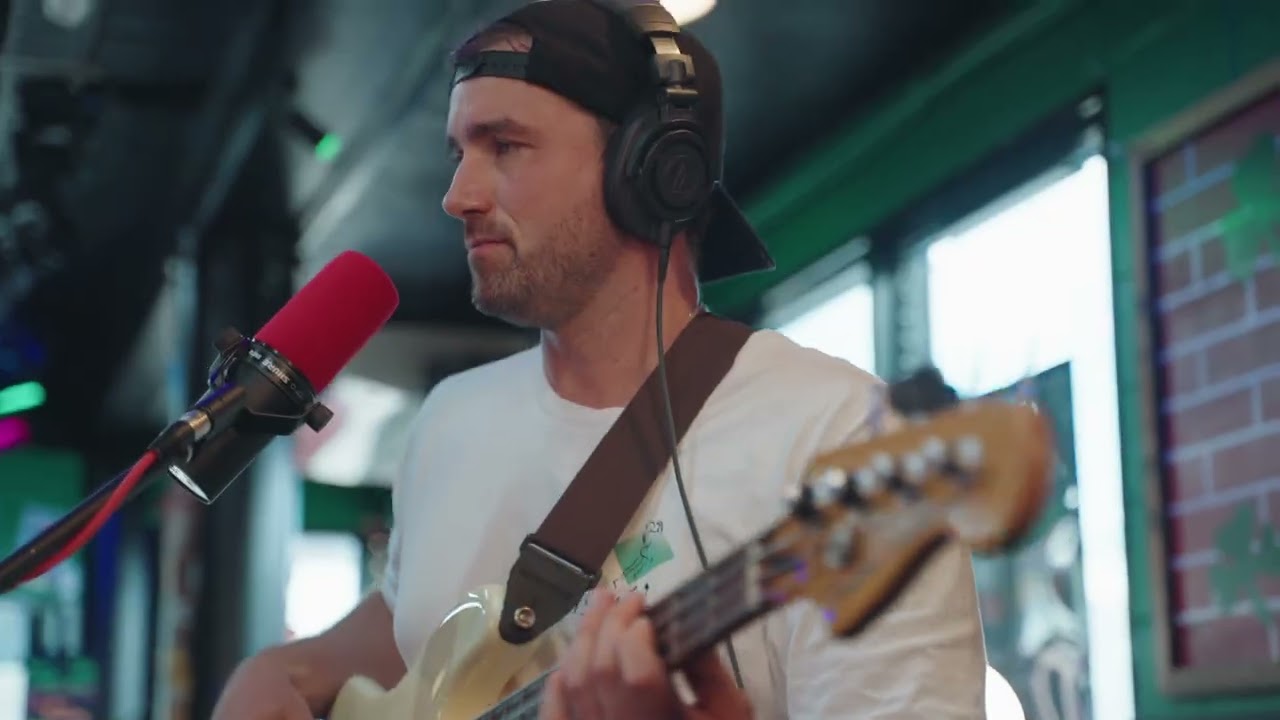 Skin (Hans Williams cover) | Chris Booroff & Nick Di Gregorio | Tiny Vinyl Sessions