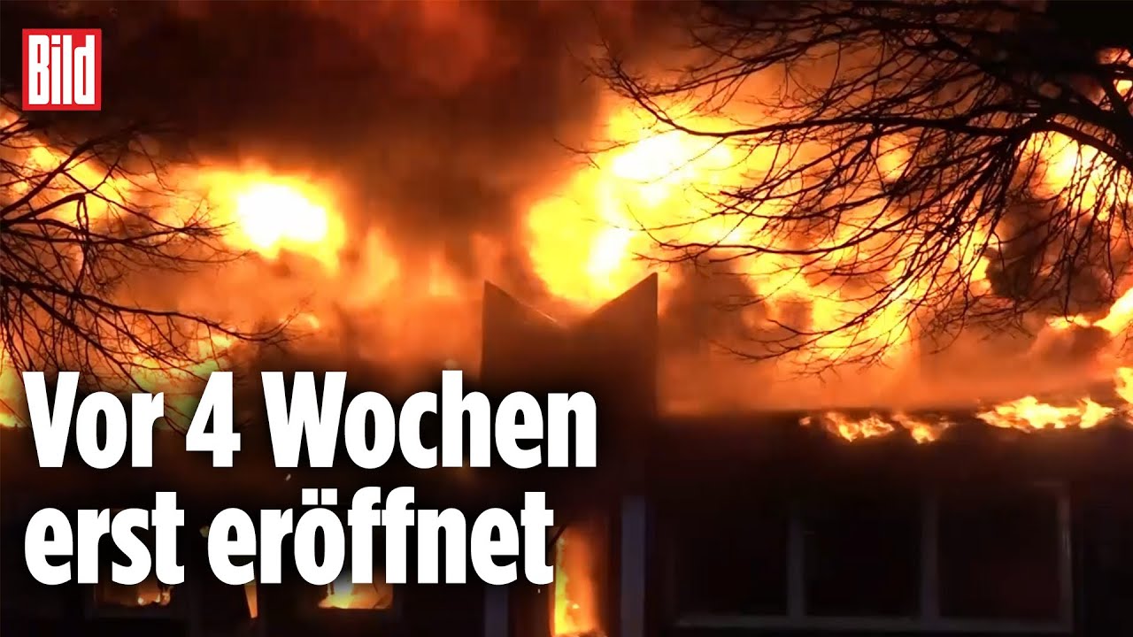 Woolworth-Kaufhaus steht in Flammen