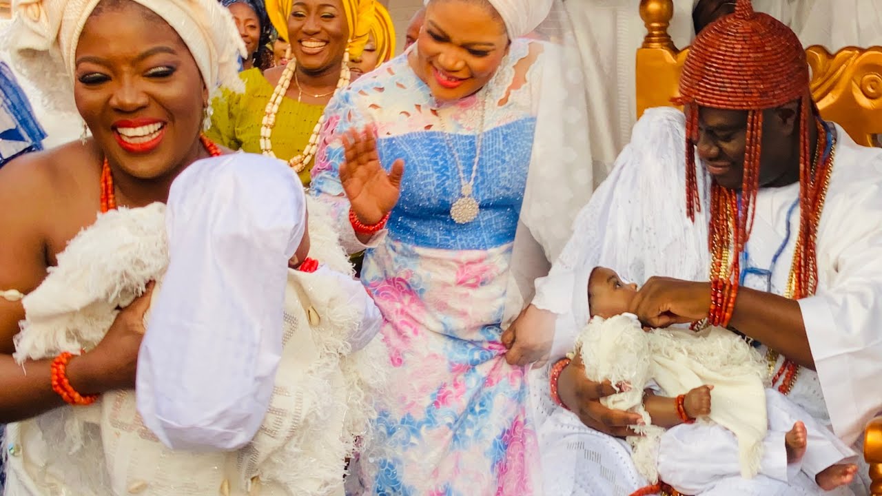 Moment Olori Ashley’s Baby  welcome by Olori Mariam & Olori Aderonke at ooni of ife Palace