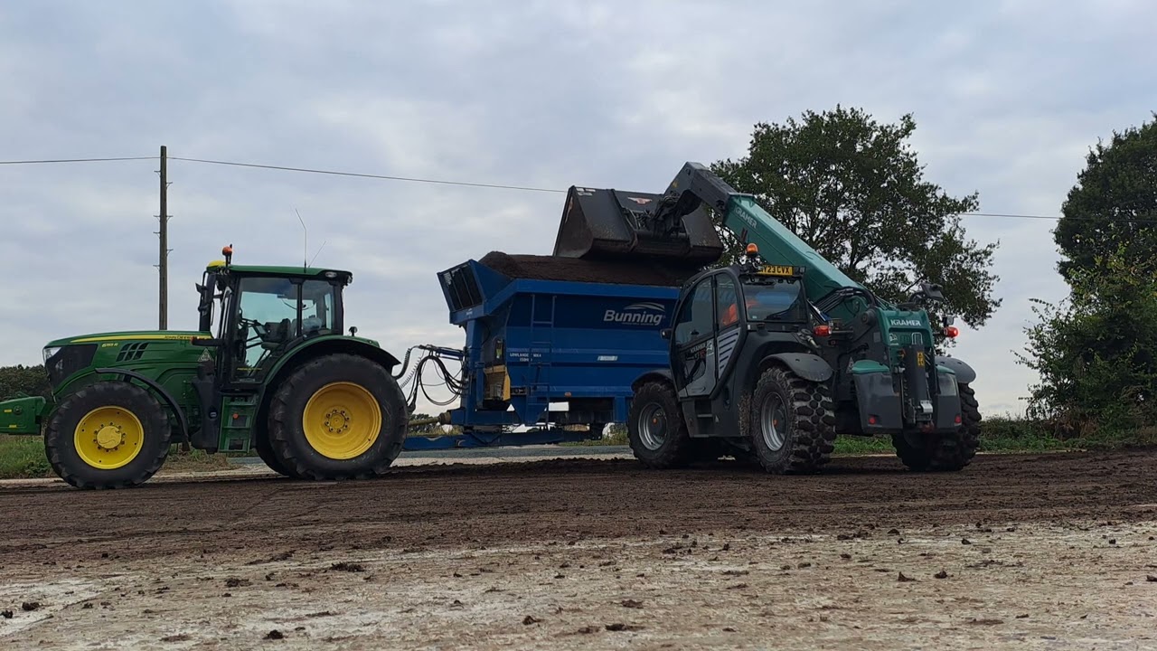 loading the spreader and a look round it. bunning spreaders