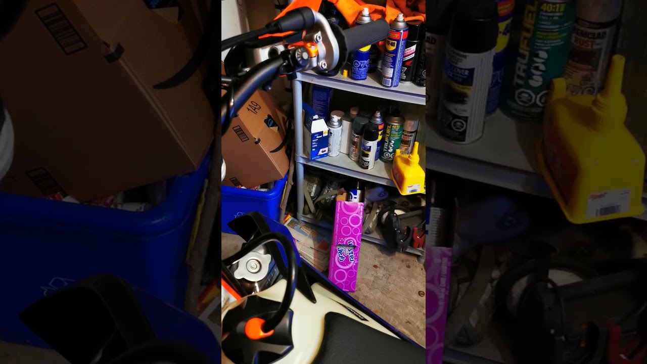 Cold starting a KTM tpi the RIGHT way LEAVE the throttle alone!