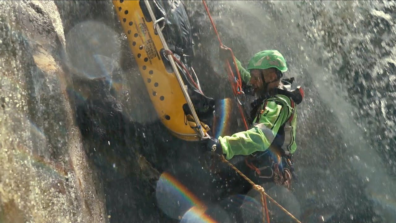 🌊 Forra, adrenalina e professionalità: il Soccorso Alpino Speleologico in azione! 🚁