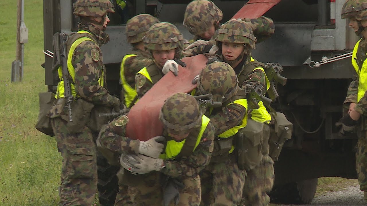 Niederhasli ZH: Militär unterstützt Feuerwehr