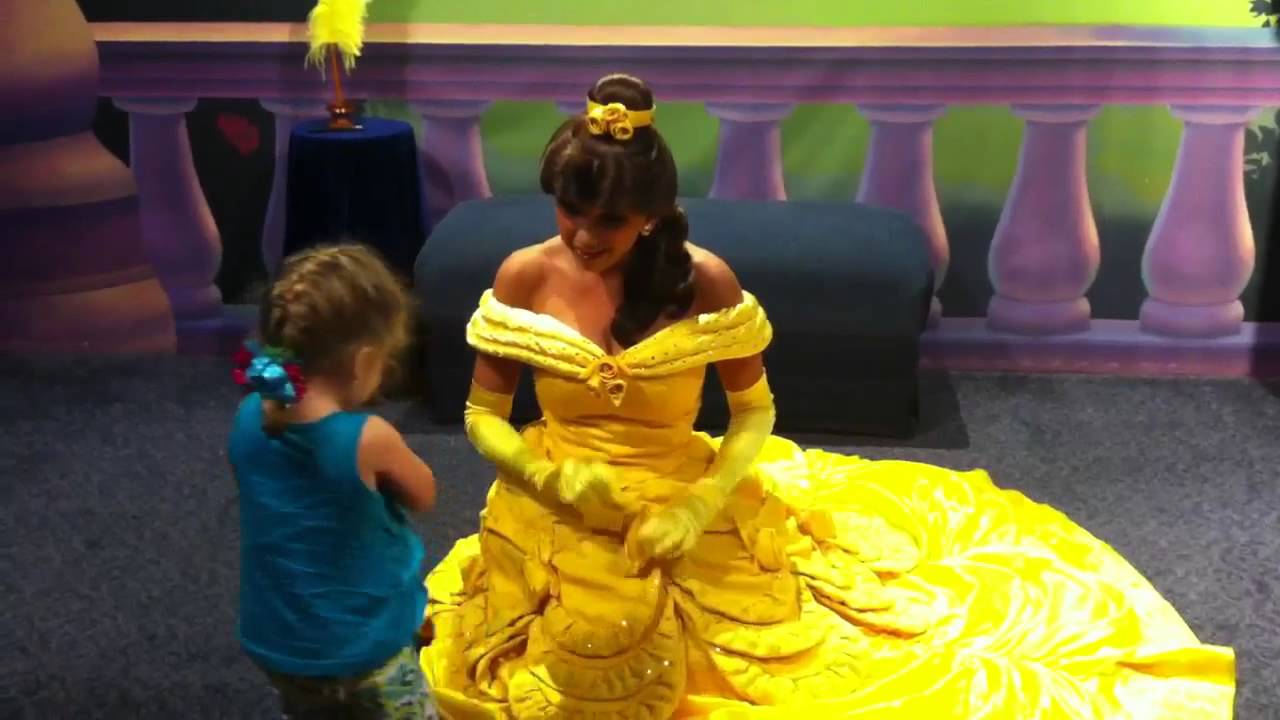 The kids meet their favorite Disney characters