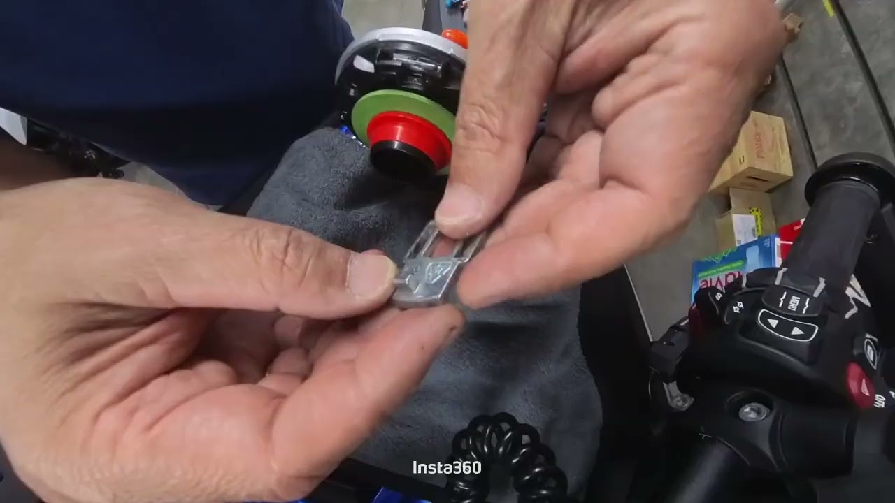 BMW R1300GSA fuel tank cap stuck root fixing - Khắc phục tận gốc lỗi kẹt nắp xăng xe BMW R1300GSA