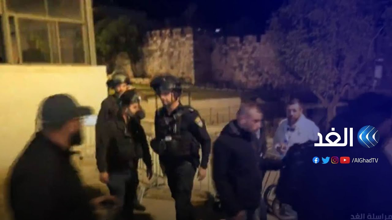 شرطة الاحتلال تطلق قنابل الصوت على المقدسيين عند باب العامود