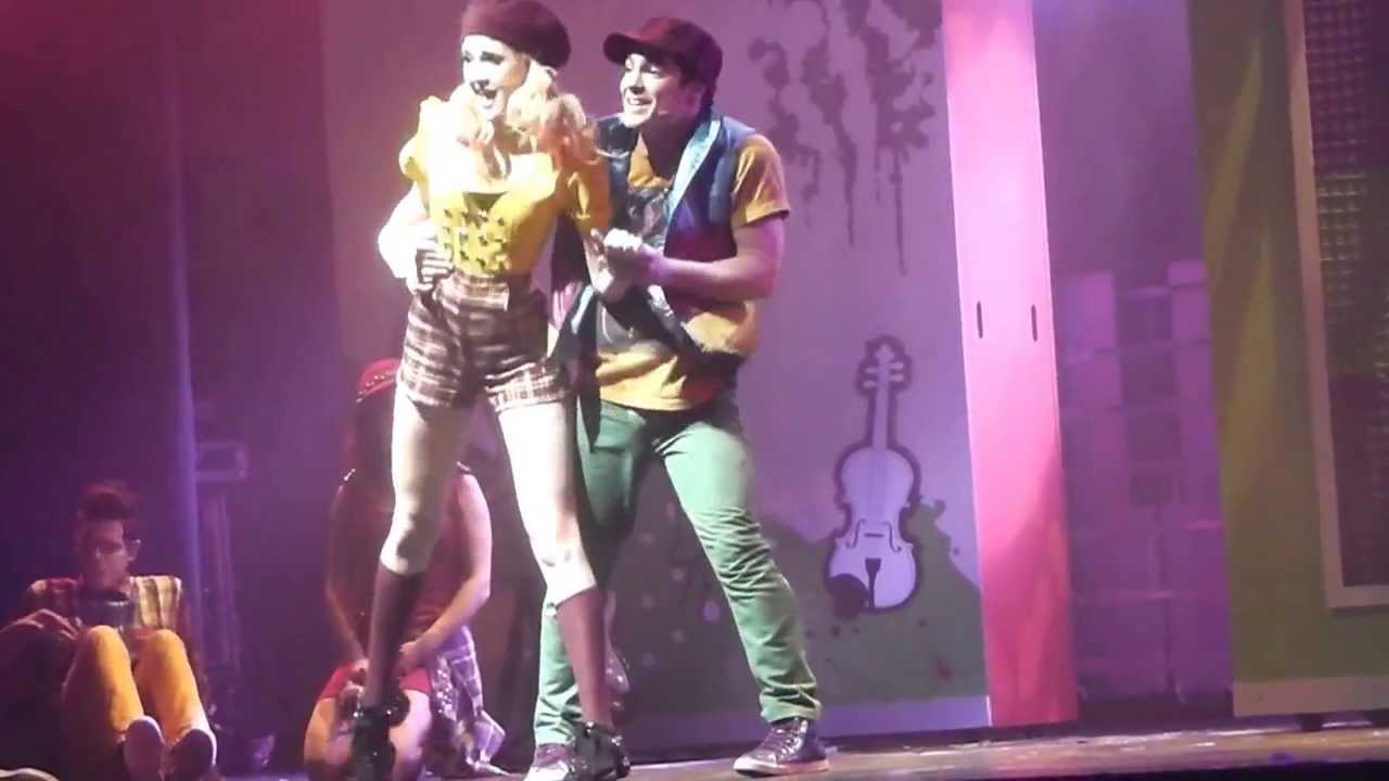VIOLETTA - GRAN REX - AHÍ ESTARÉ EN HD