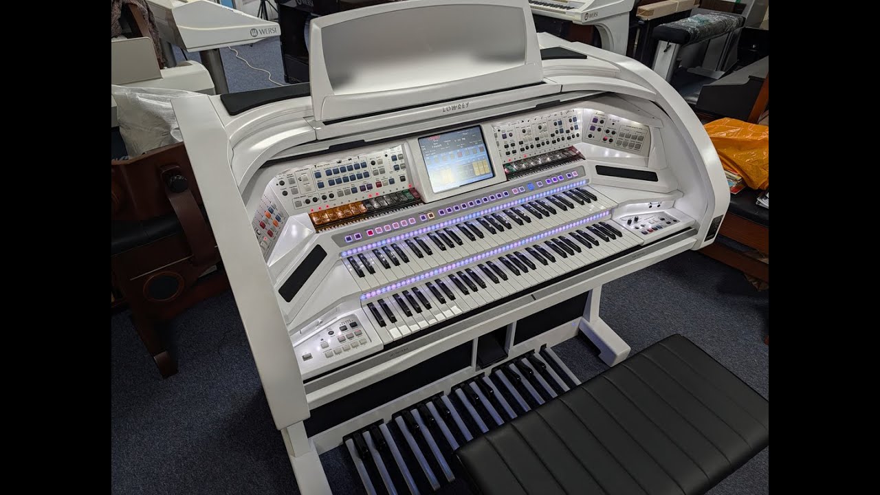 Allens Music Centre Livestream 2026 : Lowrey Aria in white