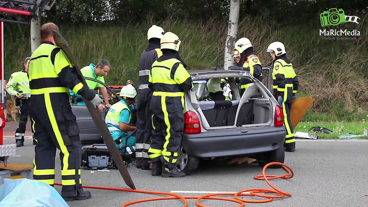 (VIDEO) 09-08-2014 Ongeluk met beknelling in Breda, vrouw gewond naar ziekenhuis