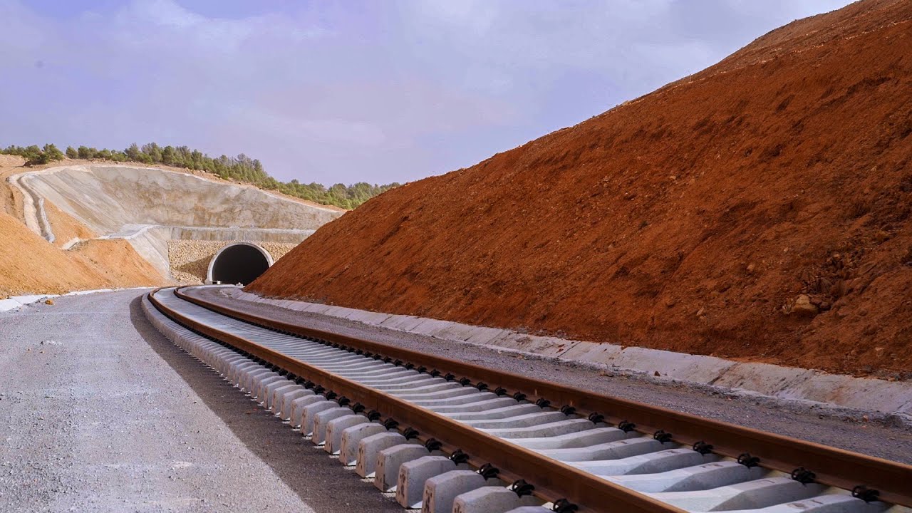 جميع مراحل انجاز خط السكة الحديدية بوغزول والجلفة