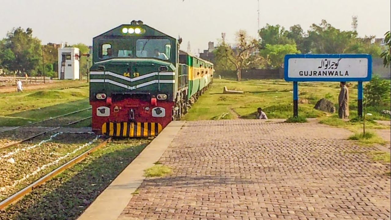 Green Gujranwala Station | Arrival & Departure of Tezgam | Pakistan Railways