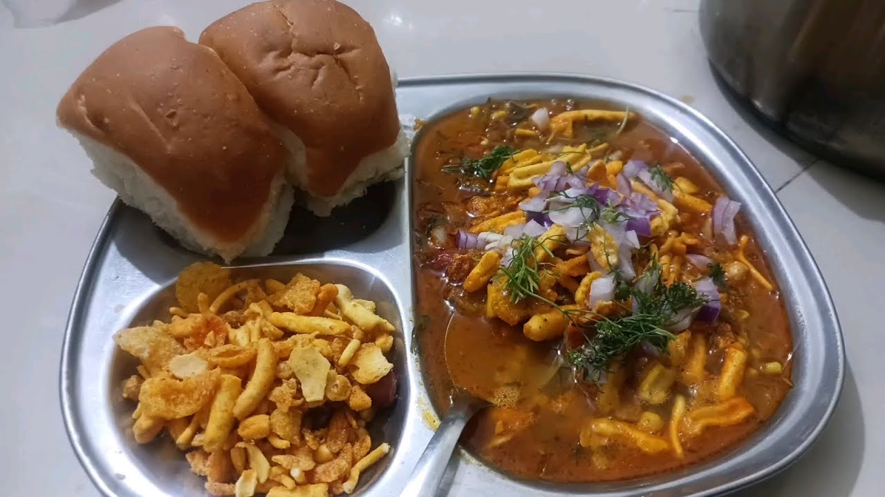 सगळ्यांचा आवडता नाश्ता मिसळ पाव #sdmkitchen #recipe #maharashtra streat food 