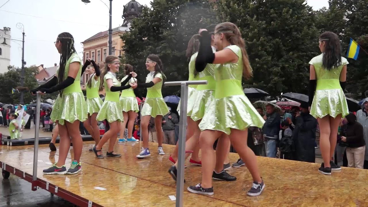 Szupersztár Mazsorett és Tánc Egyesület Virágkarnevál 2015
