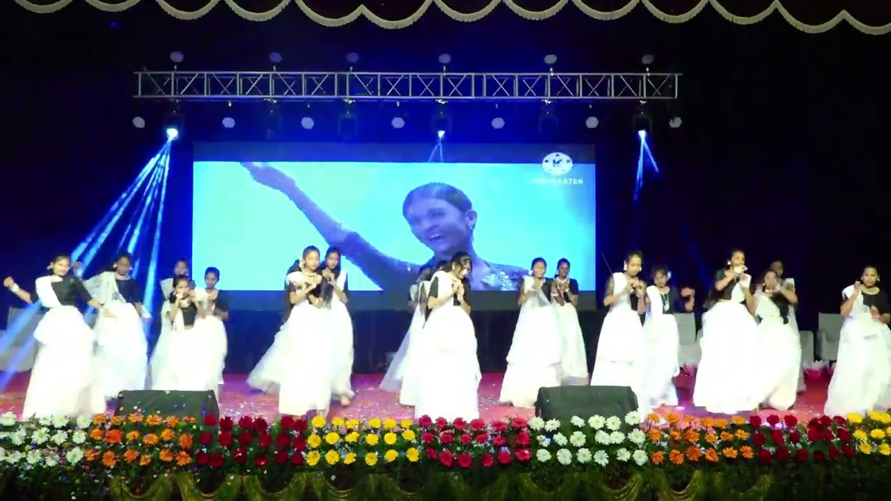 VIII STD DANCE GIRLS